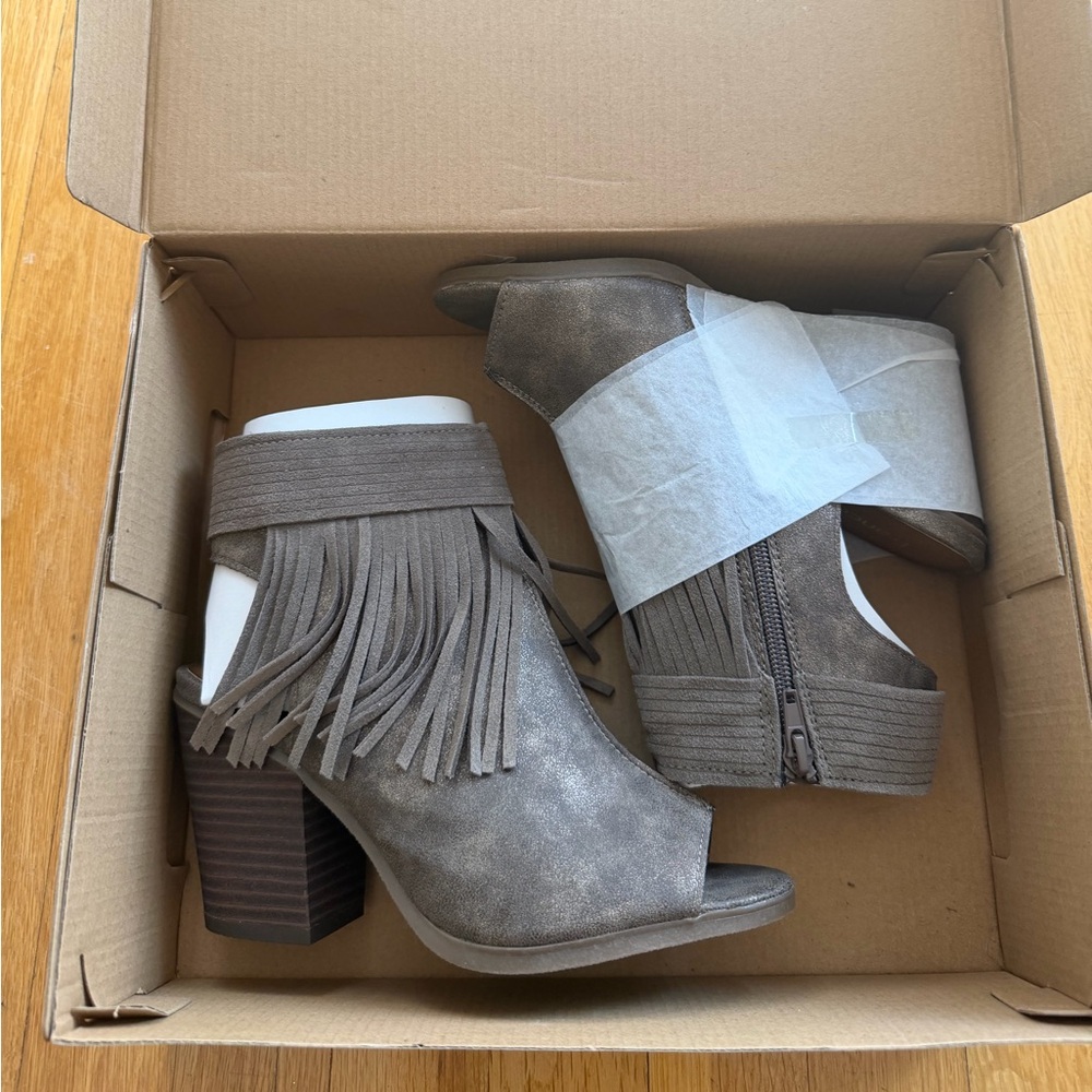 Grey fringe open toed heeled booties by Francesca’s
